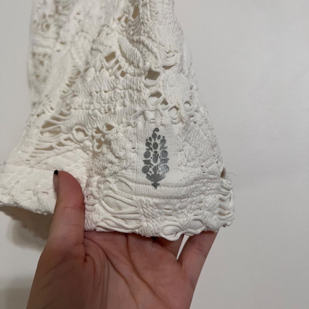 NWOT Happiness Runs Floral Crop Tank in Ivory - Picture 4 of 7